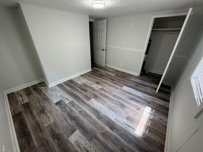 Foto del edificio - 5163 Clifton Dr