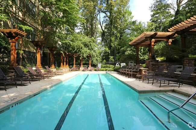 piscina - Gramercy at Buckhead