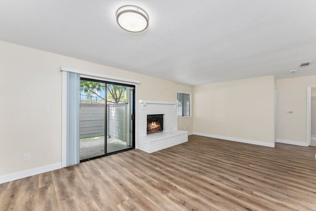 Building Photo - 2 Bedroom 2 Bathroom Condo in Citrus Heights
