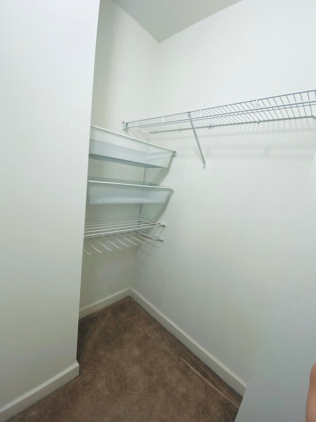 Building Photo - 420 E Waterside Dr