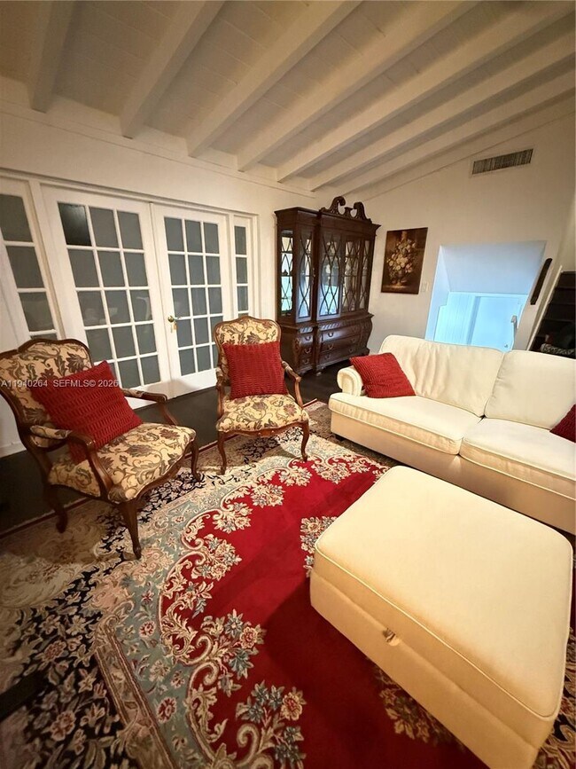 Foto del edificio - 2036 NE 21st Ave