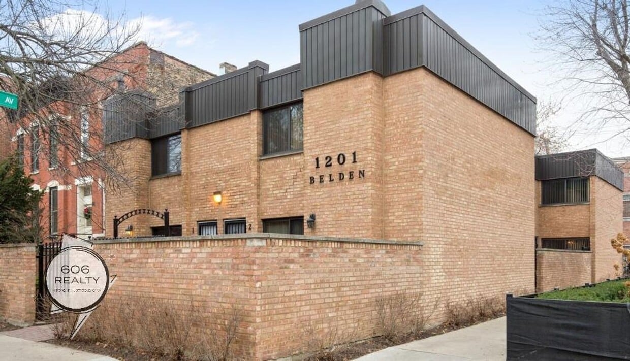 Primary Photo - 2254 N Racine Ave