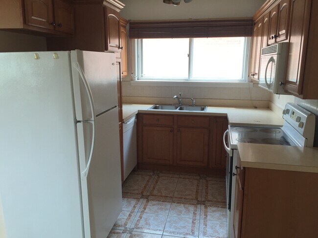 Kitchen - 8040 Floral Ave