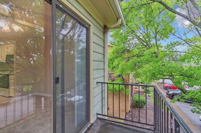 Building Photo - 764 Fox Ridge Dr