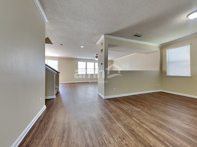 Building Photo - 76032 Deerwood Dr