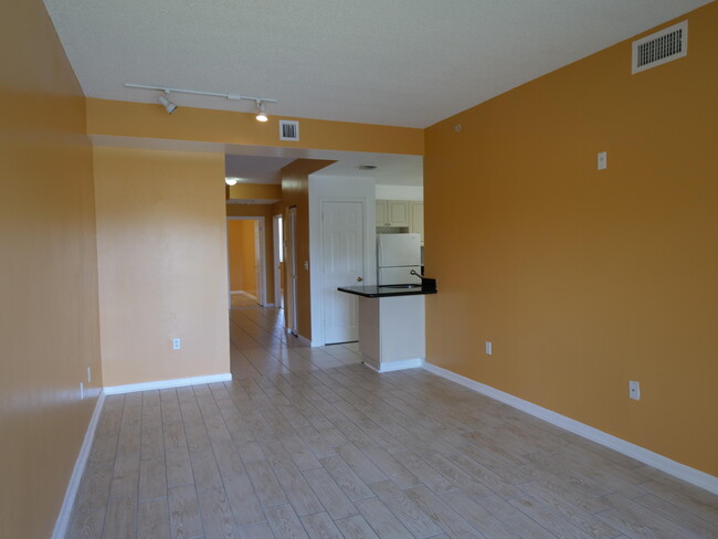 Foto del edificio - 2040 Greenview Shores Blvd
