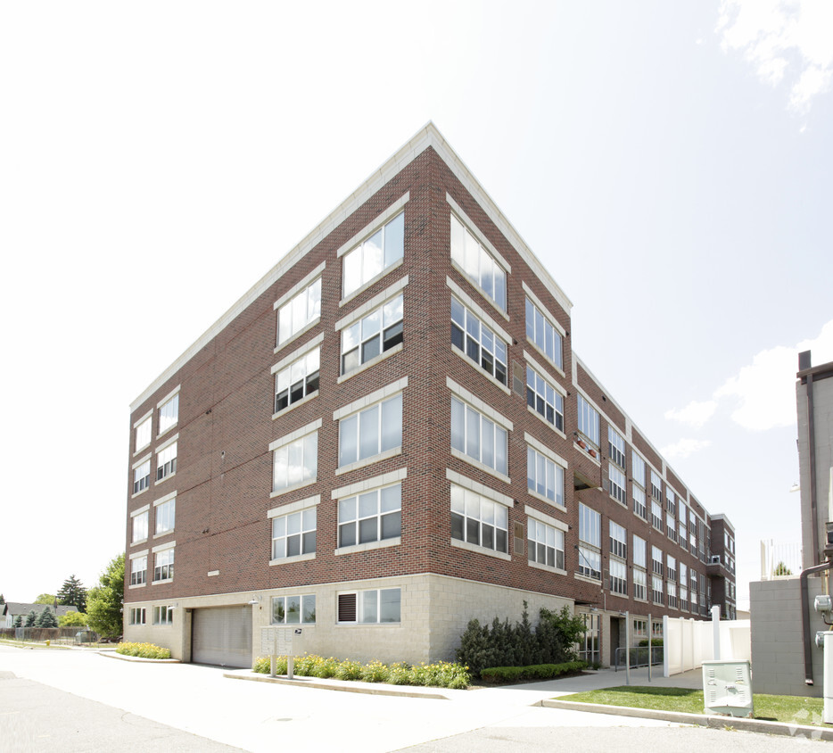 Building Photo - River Lofts
