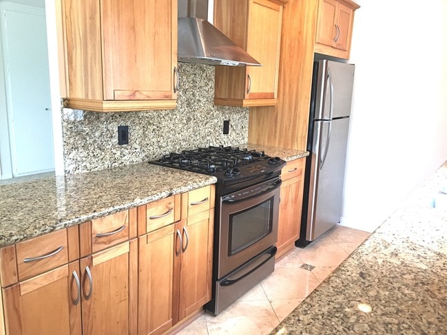 Kitchen - 3881 Groton St