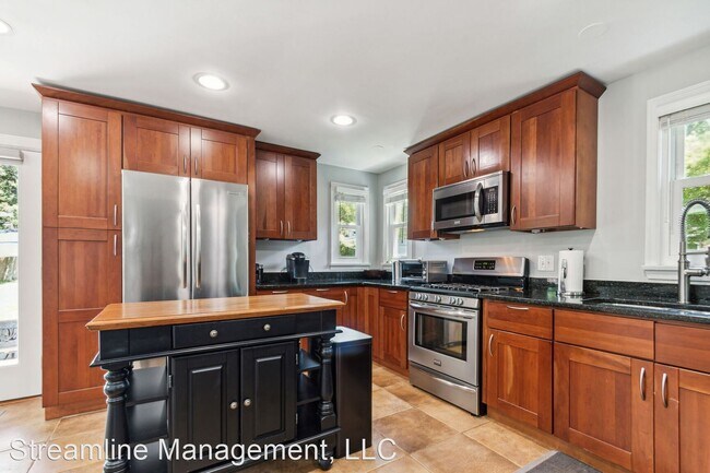 Foto del edificio - 3 br, 2 bath House - 9909 Gardiner Ave.