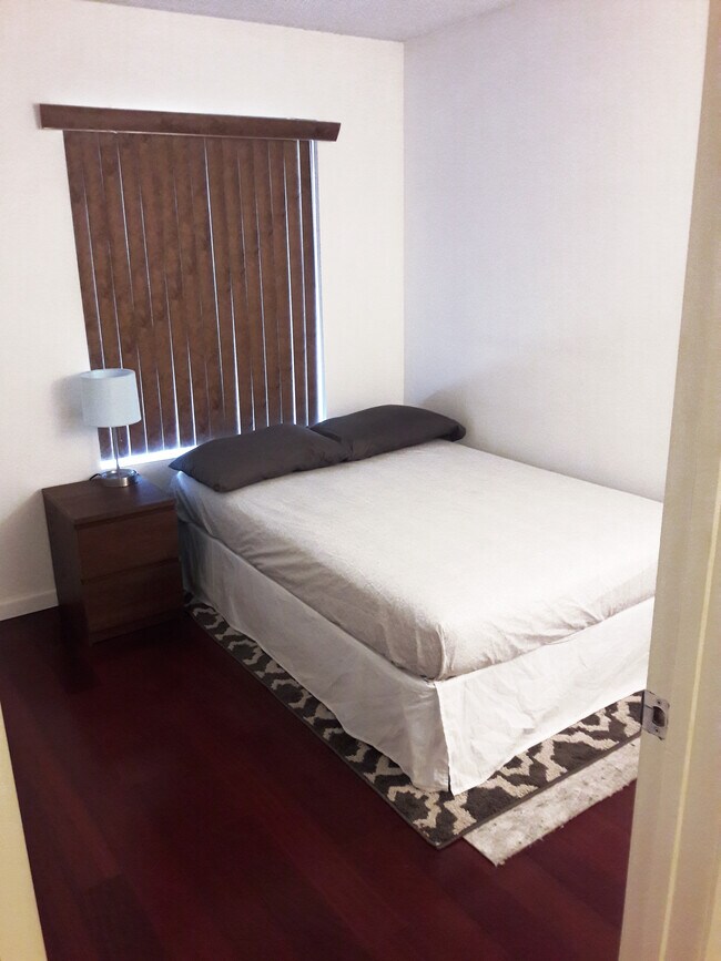 Dormitorio - 2339 Lillyvale Ave