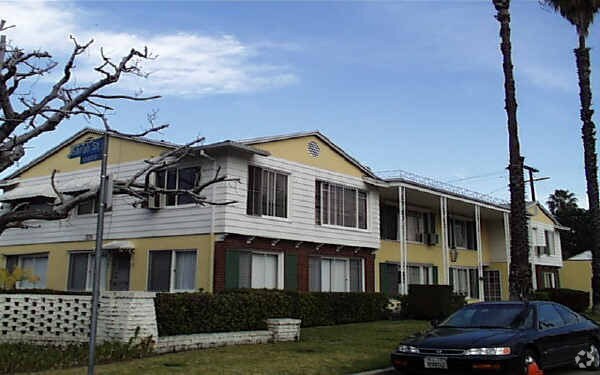Foto del edificio - 4545 Vineland Ave