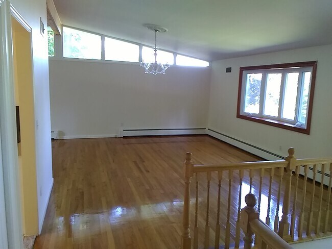 Building Photo - 7 Corinthian Rd