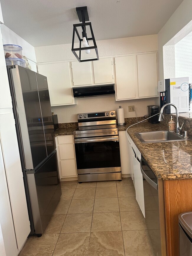 Building Photo - 39206 Guardino Dr