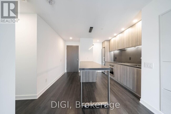 Building Photo - 57 Spadina Ave.