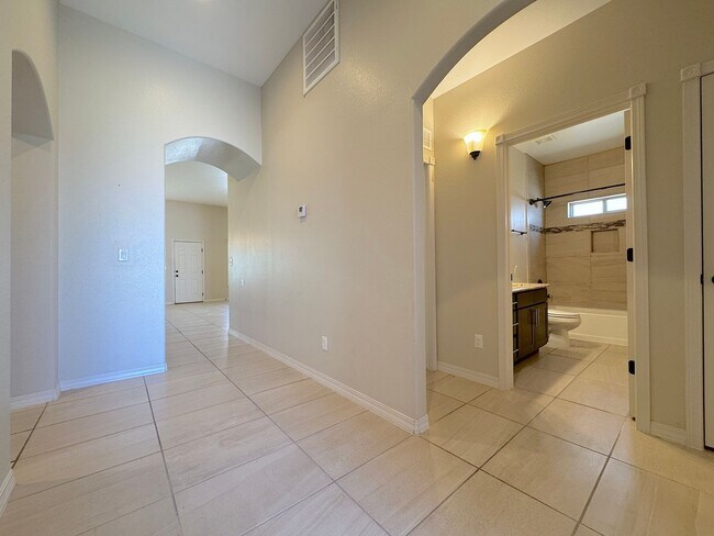 Building Photo - West El Paso 4 bed refrig A/C Home in Enchanted Ridge!