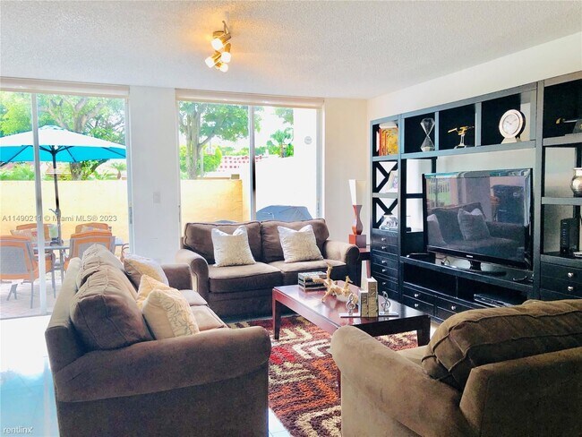 Foto del edificio - 4 br, 2.5 bath House - 10237 NW 51st Ter #...