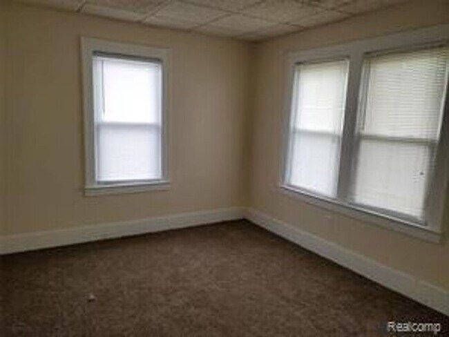 Foto del edificio - Cut 3 bedroom bungalow W/ appliances included Section 8 Accepted