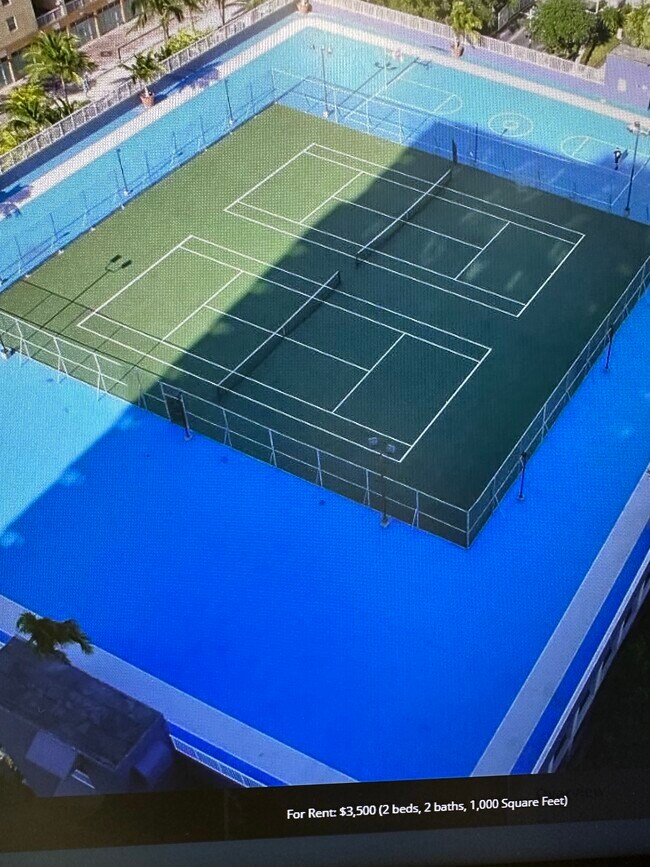 Tennis court - 850 N Miami Ave