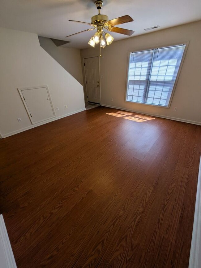 Building Photo - 2BD/2.5BA Unit at Water Oaks!