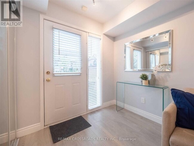 Photo du bâtiment - 4975 Southampton Dr