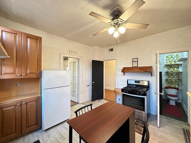 Foto del edificio - 1526 N Elston Ave