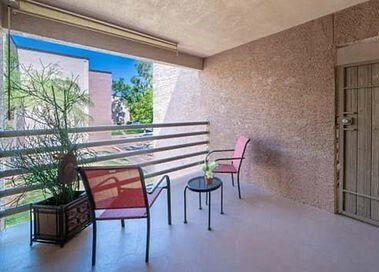 Foto del edificio - 1340 N Recker Rd