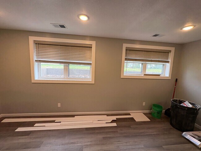 Foto del edificio - Newly Renovated 1 Bed Unit in Central MHK!