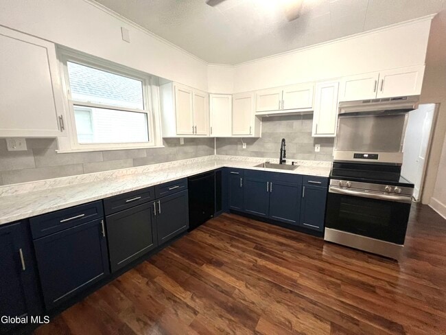 Foto del edificio - 83 Arnold Ave