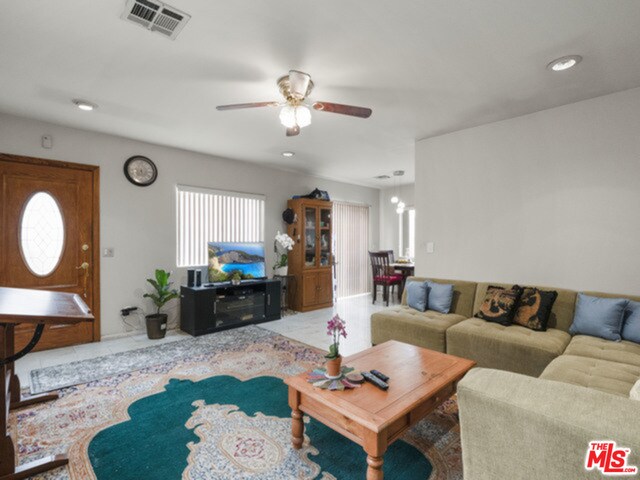 Foto del edificio - 5440 Hermitage Ave