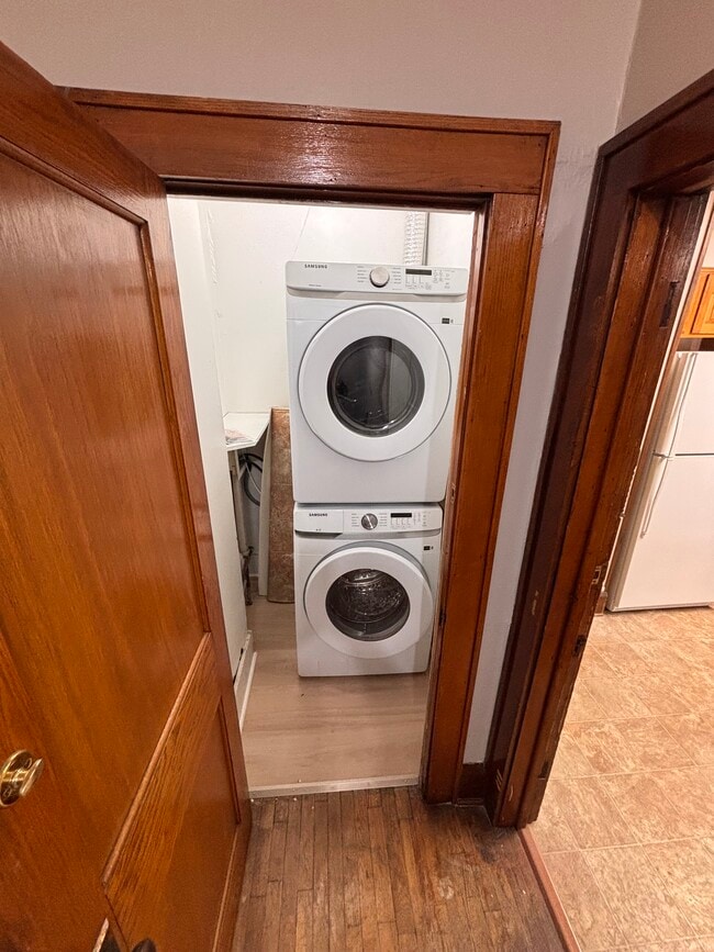 Building Photo - 212 E Main St