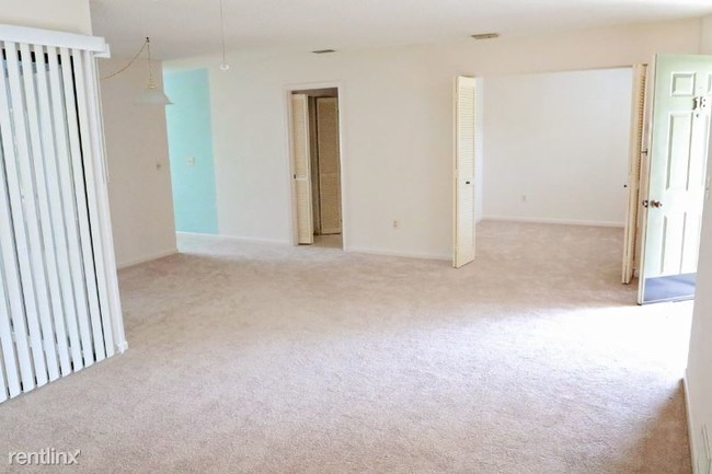 Building Photo - 2 br, 2 bath Condo - 18 Lake Forest Ct