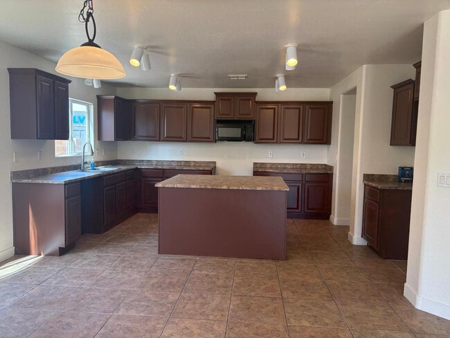 Building Photo - 28087 N Limestone Ln