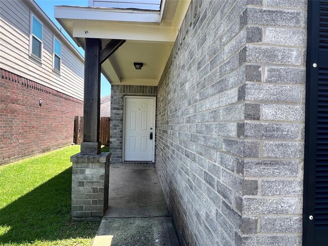 Building Photo - 1627 Cold River Dr