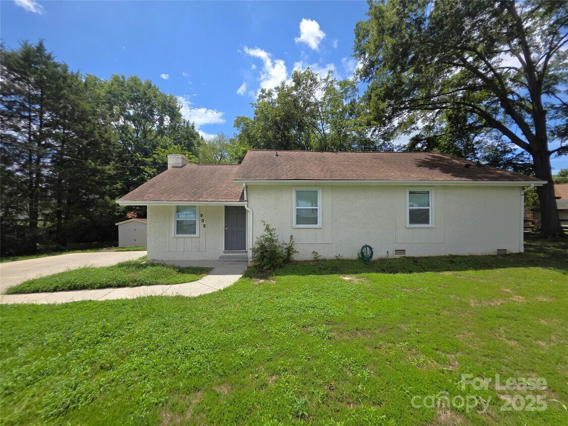 Foto principal - 902 Packard Ave