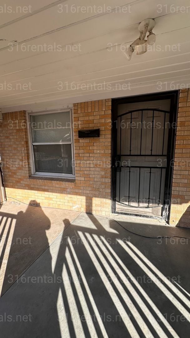 Building Photo - 1248 N Volutsia