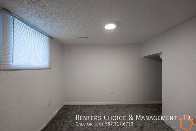 Photo du bâtiment - Nicely Updated Basement Suite with Private...