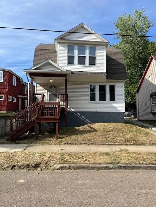 Building Photo - 469 Crouse St