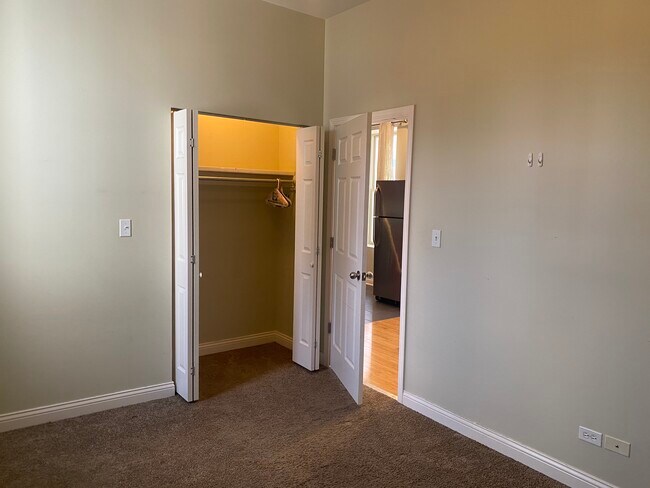 Building Photo - 3741 W Le Moyne St