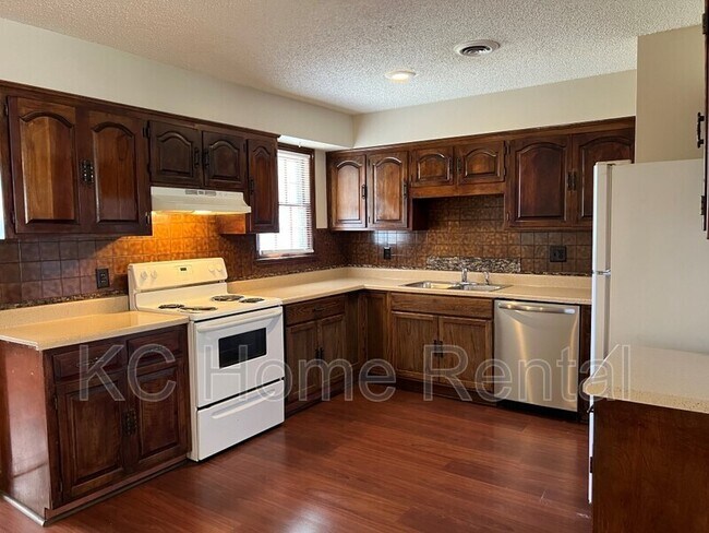 Foto del edificio - 11409 Corrington Ave