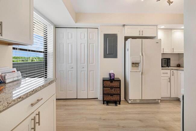 Building Photo - 6562 Boca Del Mar Dr