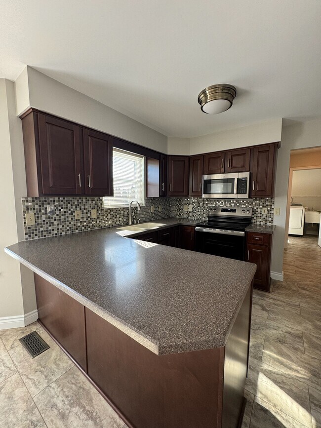 Foto del edificio - 8811 Woodridge Dr