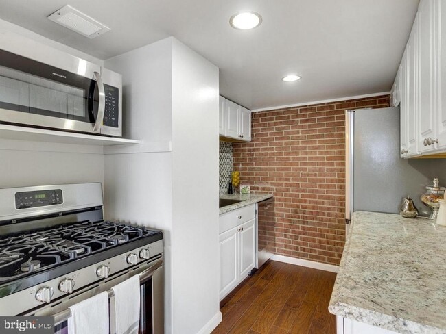 Building Photo - 5353 Columbia Pike