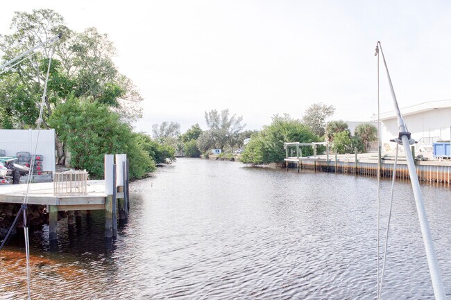 Foto del edificio - 567-513 13th St N