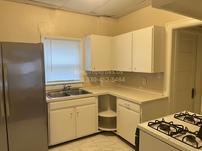 Foto del edificio - 1720 Grace Ave NE