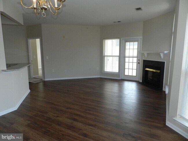 Foto del edificio - 2911 Deer Hollow Way