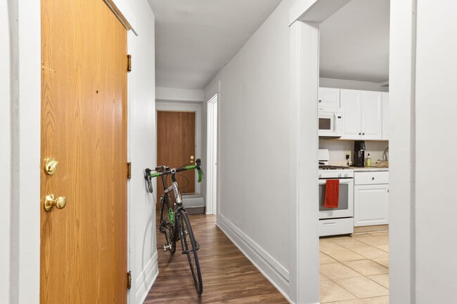 Building Photo - 202-204 N Pinckney St