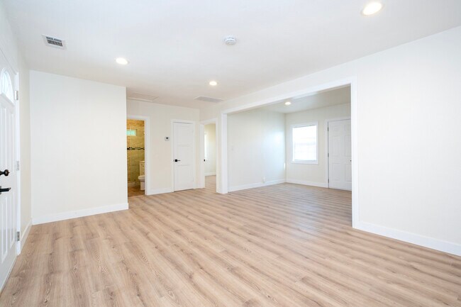 Foto del edificio - 7912 Vineland Ave