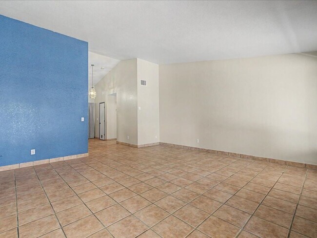 Foto del edificio - Spacious 4-Bedroom Home with Upgrades, Outdoor Living & Community Amenities!