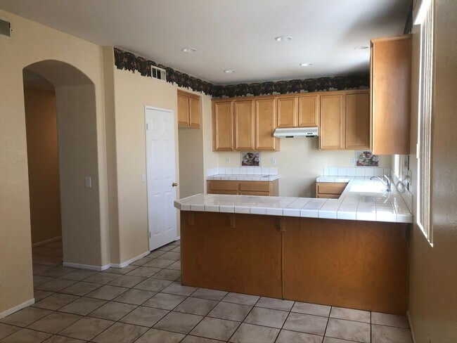 Building Photo - Spacious 4bd/2.5ba house in Moreno Valley on Blazer Ct!
