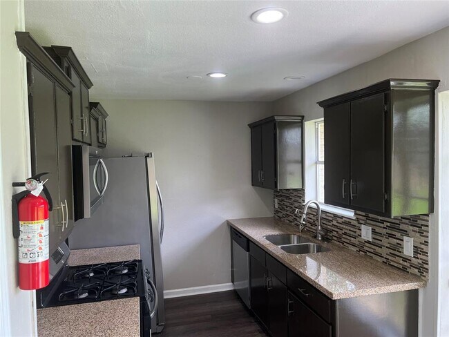 Building Photo - 4003 Brownstone Ln